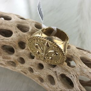 Beautiful Gold Fleur De Lis Ring